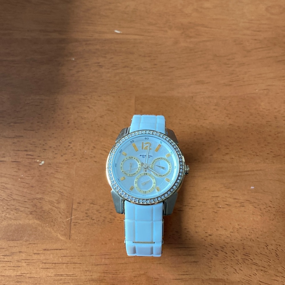 Fossil watch. White with gold trim